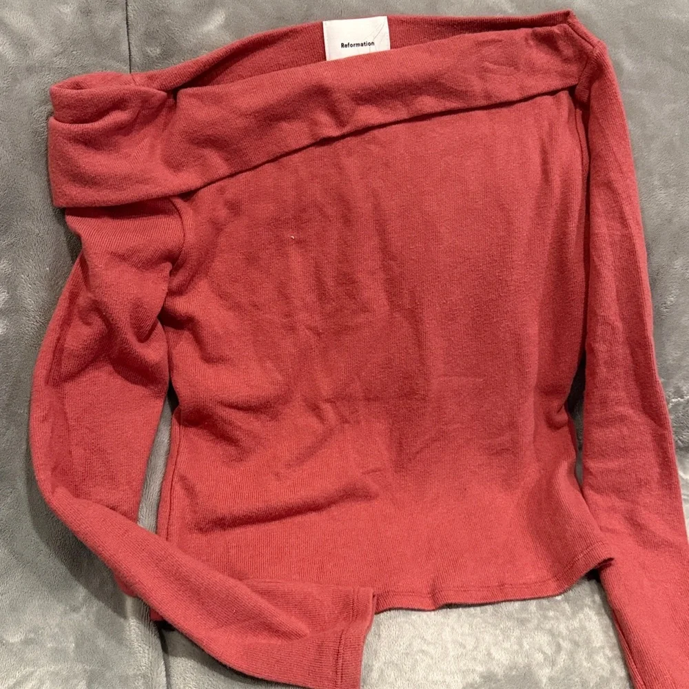 Reformation Elio One-Shoulder Top - Picture 2 of 5